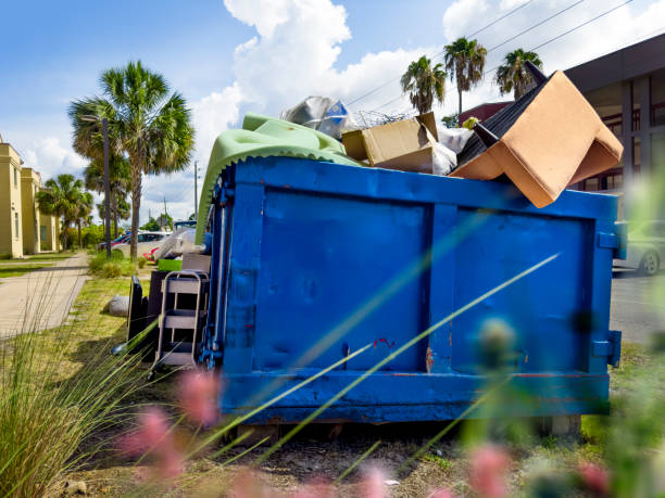 Best Yard Waste Removal  in Milwaukee, WI